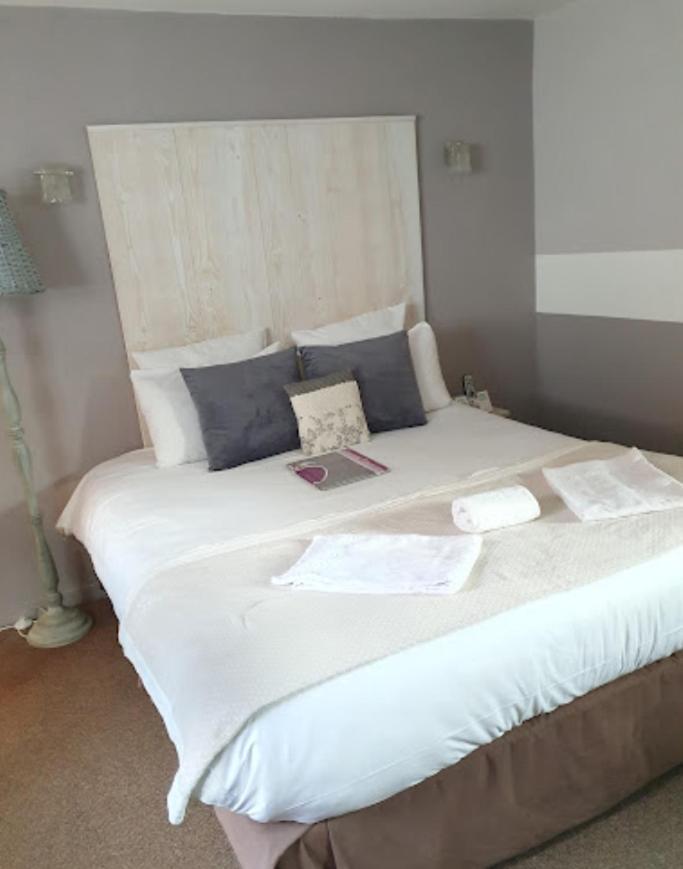 Logis Hotel Restaurant L'Auberge Normande Carentan Eksteriør billede