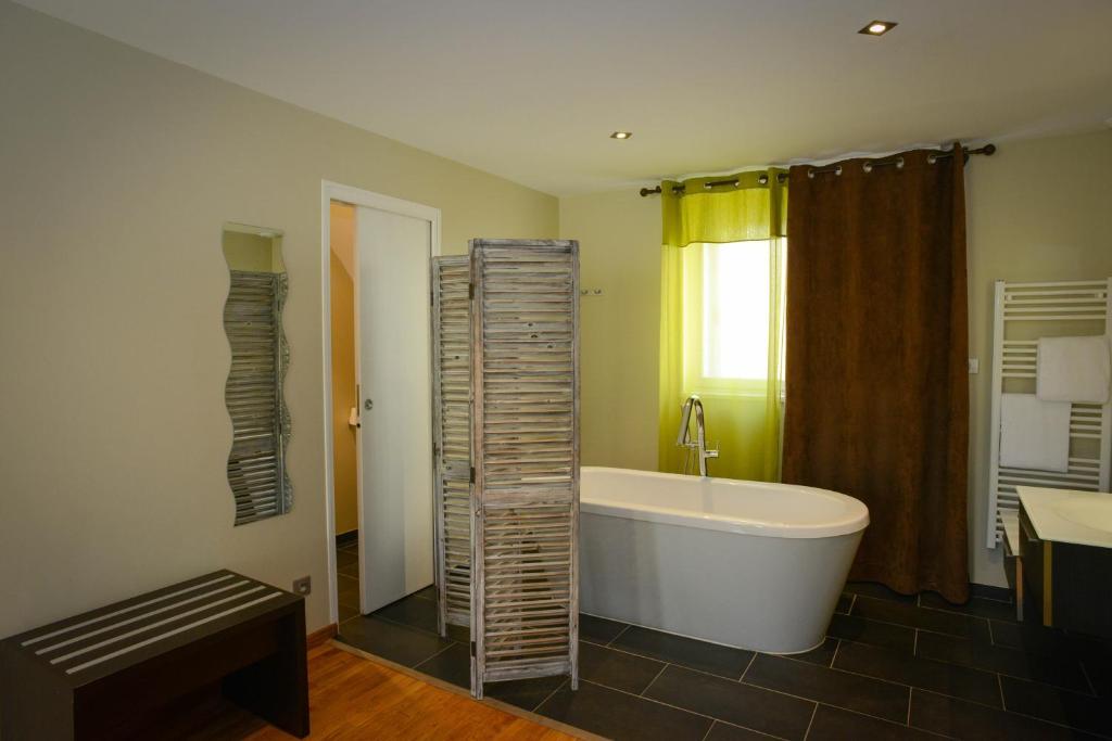 Logis Hotel Restaurant L'Auberge Normande Carentan Eksteriør billede