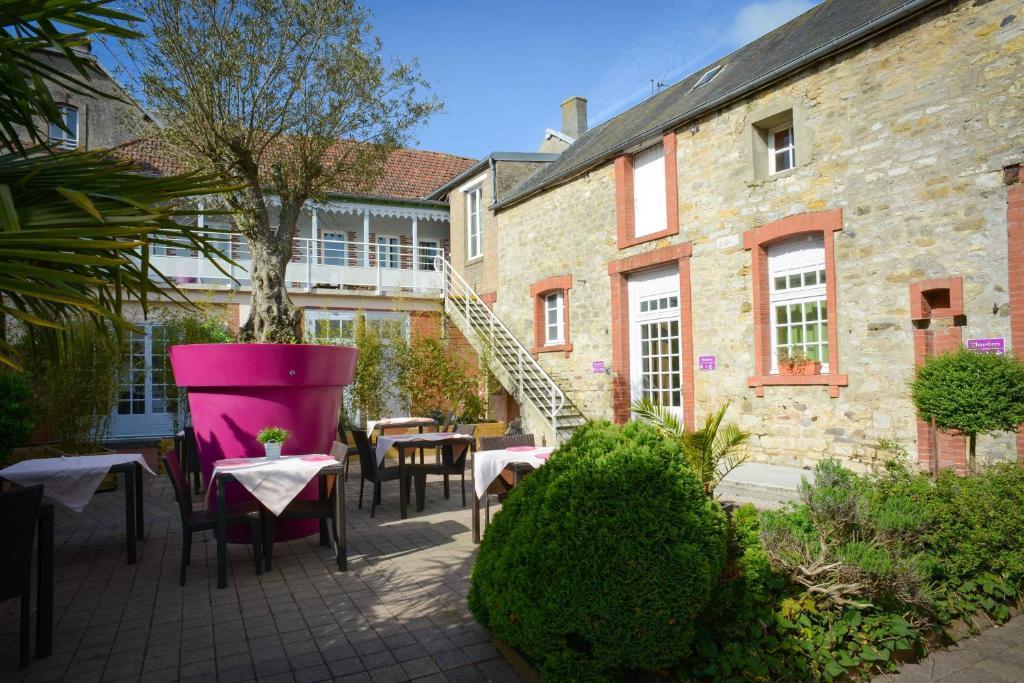 Logis Hotel Restaurant L'Auberge Normande Carentan Eksteriør billede