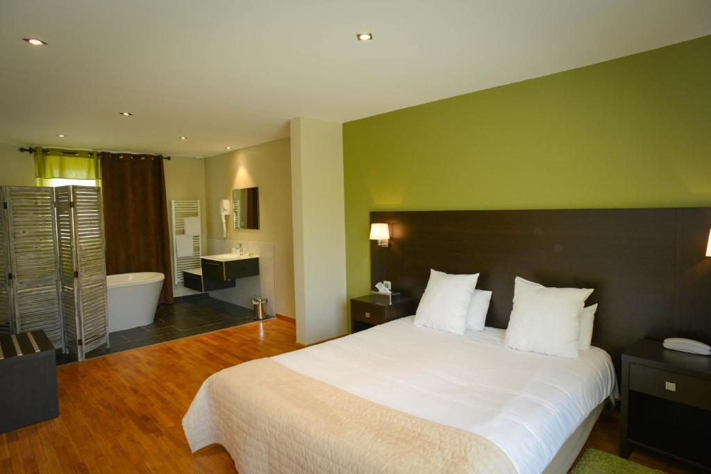 Logis Hotel Restaurant L'Auberge Normande Carentan Eksteriør billede
