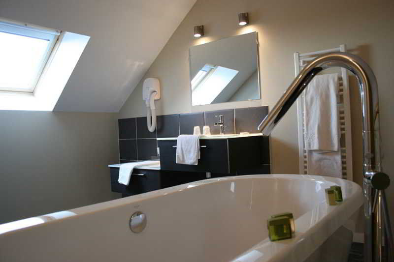 Logis Hotel Restaurant L'Auberge Normande Carentan Eksteriør billede